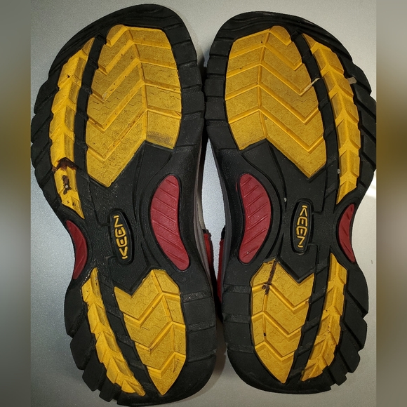 KEEN Red Sandals Ladies Sz 5 - Picture 6 of 8